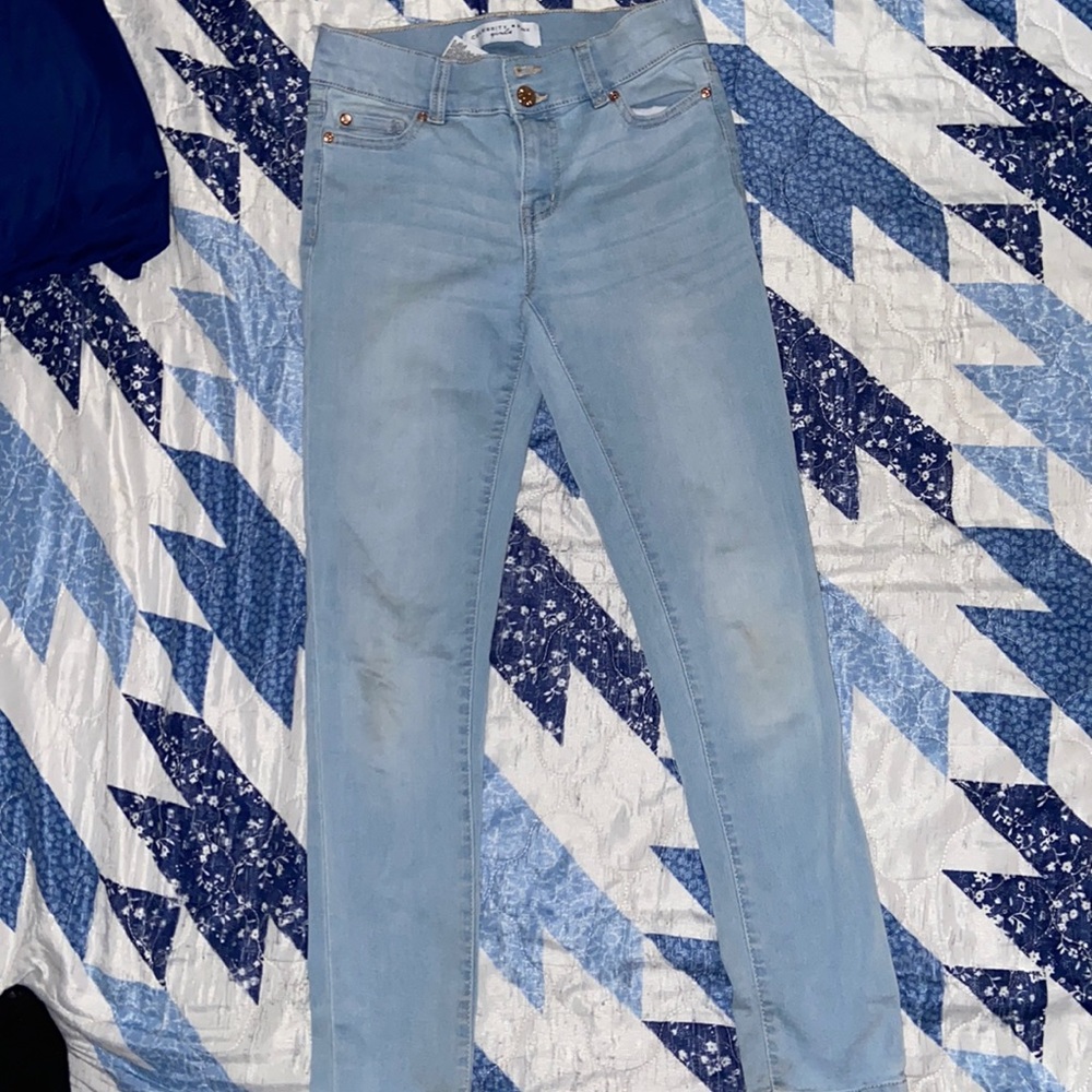 Light blue jeans they feel like your wearing leggings